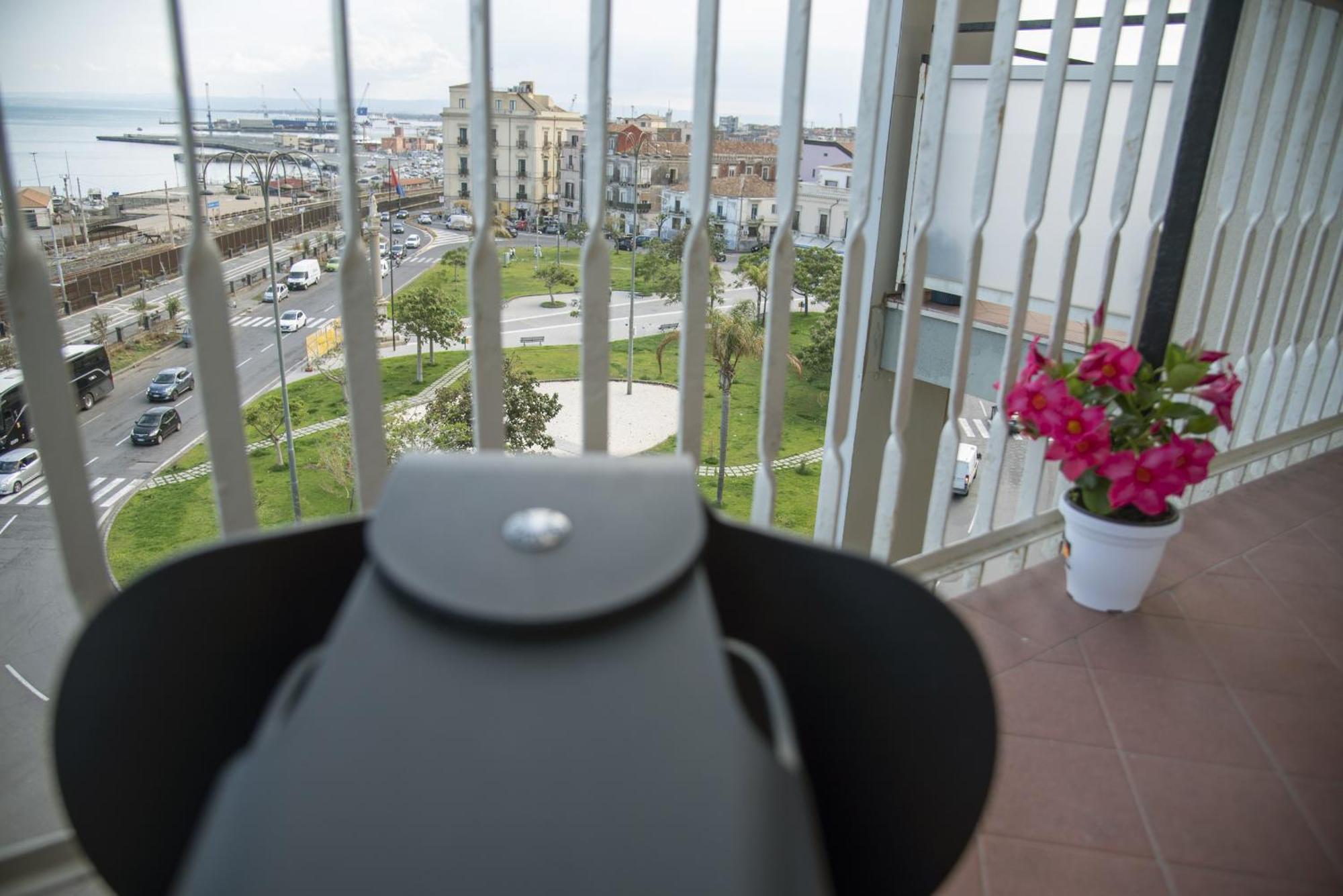 Martiri Home Катания Экстерьер фото
