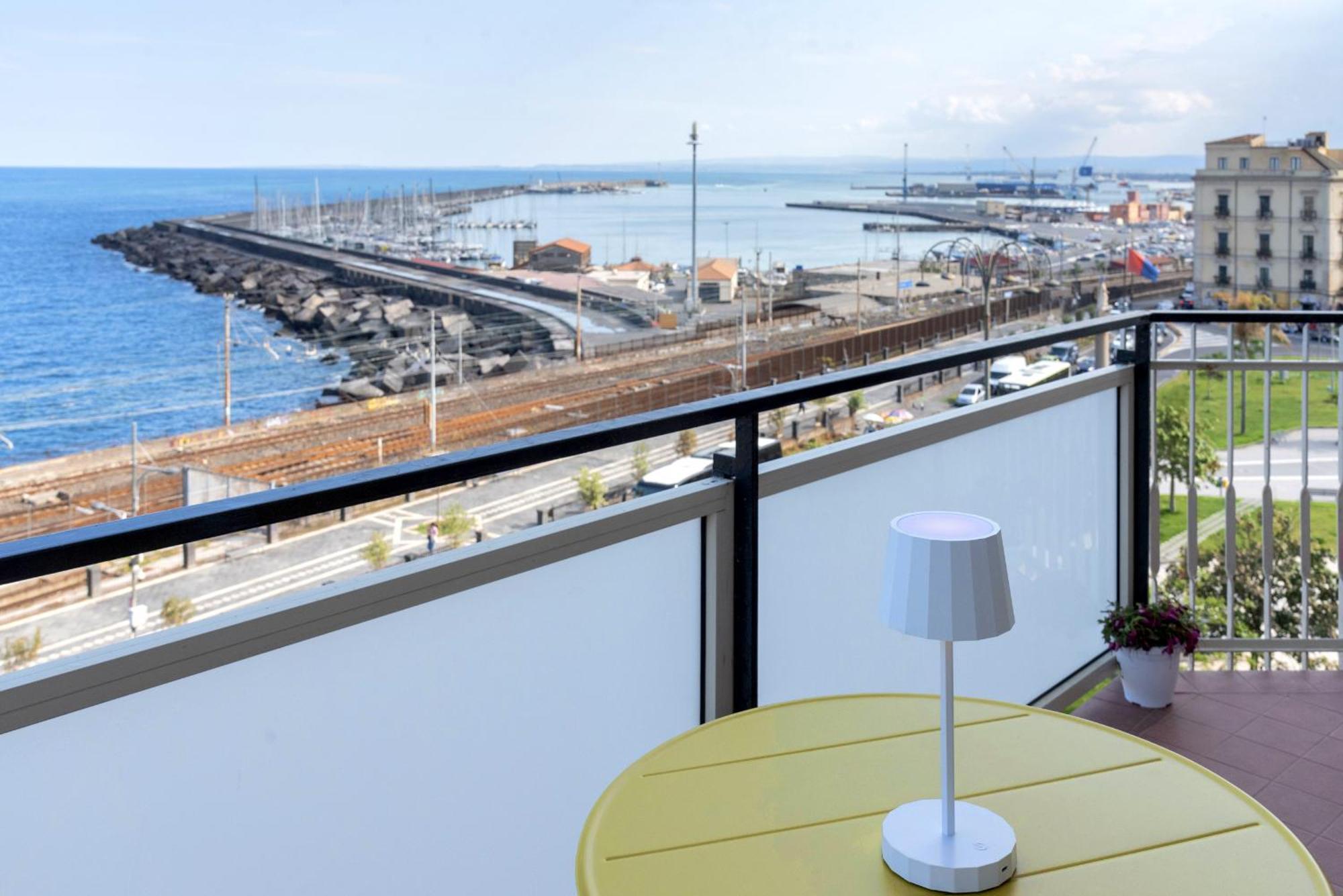 Martiri Home Катания Экстерьер фото
